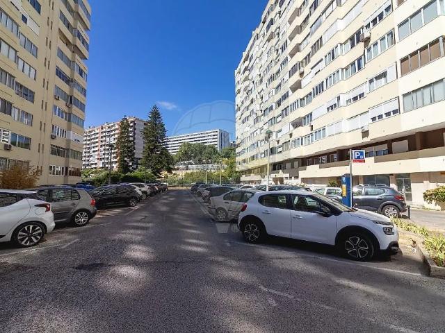 Apartment T4 in Algés, Linda a Velha e Cruz Quebrada Dafundo, Oeiras