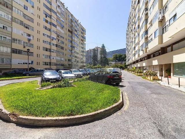 Apartment T4 in Algés, Linda a Velha e Cruz Quebrada Dafundo, Oeiras
