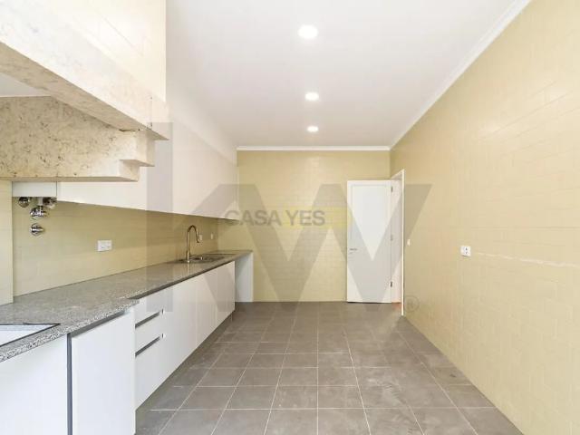 Apartment T4 in Arroios, Lisboa