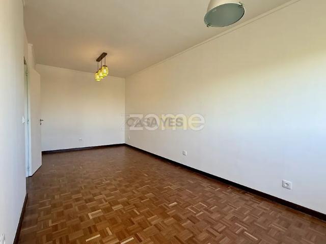 Apartment T4 in Avenidas Novas, Lisboa