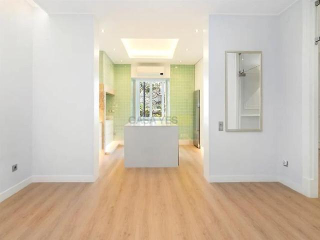 Apartment T4 in Avenidas Novas, Lisboa