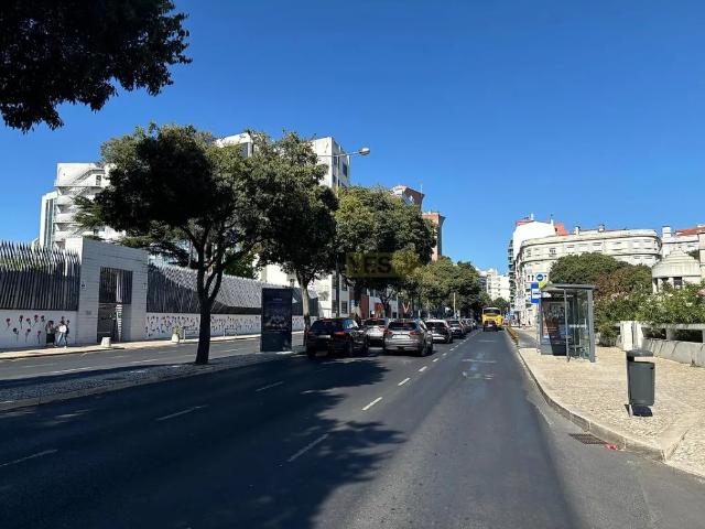 Apartment T4 in Avenidas Novas, Lisboa