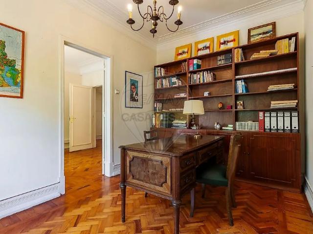 Apartment T4 in Avenidas Novas, Lisboa