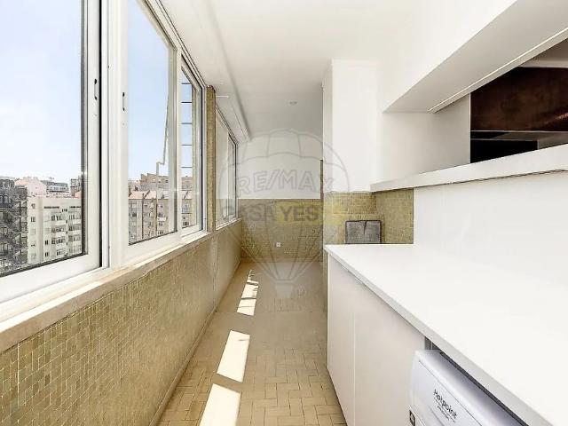 Apartment T4 in Avenidas Novas, Lisboa