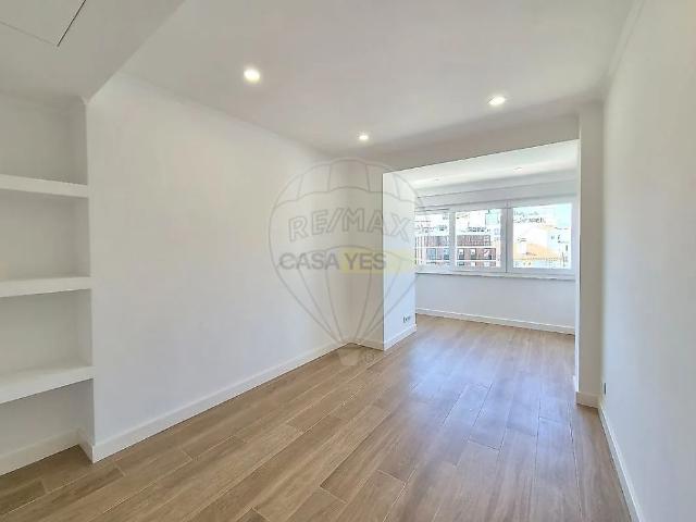 Apartment T4 in Avenidas Novas, Lisboa