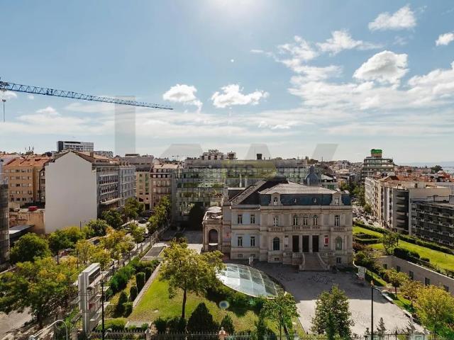 Apartment T4 in Avenidas Novas, Lisboa