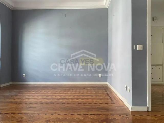 Apartment T4 in Avenidas Novas, Lisboa