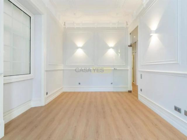 Apartment T4 in Avenidas Novas, Lisboa