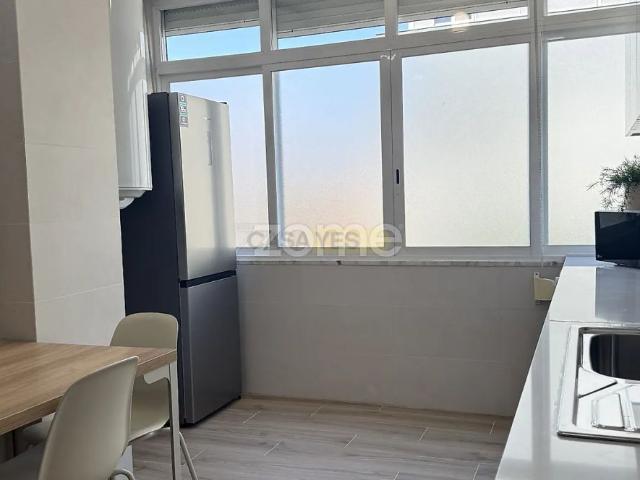 Apartment T4 in Benfica, Lisboa