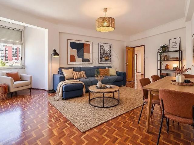 Apartment T4 in Falagueira Venda Nova, Amadora