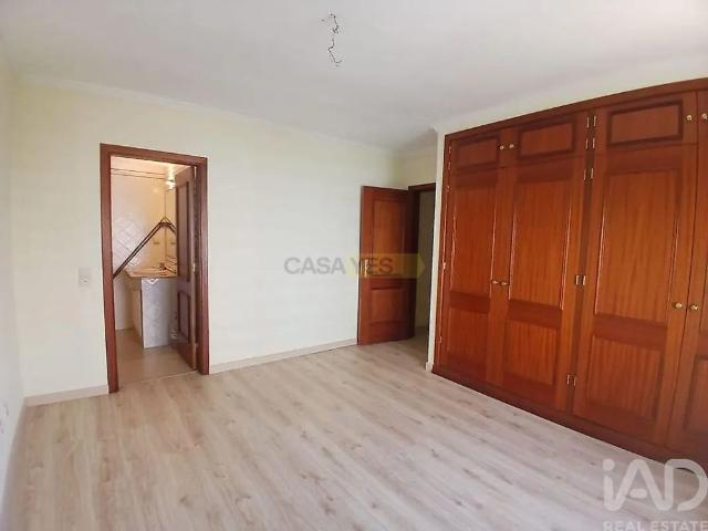 Apartment T4 in Faro Sé e São Pedro, Faro