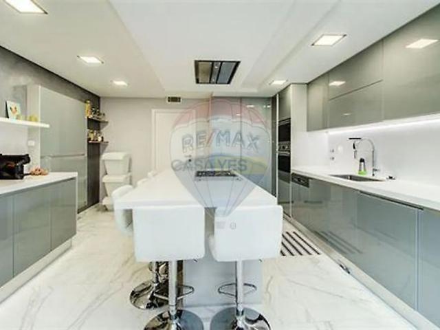 Apartment T4 in Oeiras e São Julião da Barra, Paço de Arcos e Caxias, Oeiras