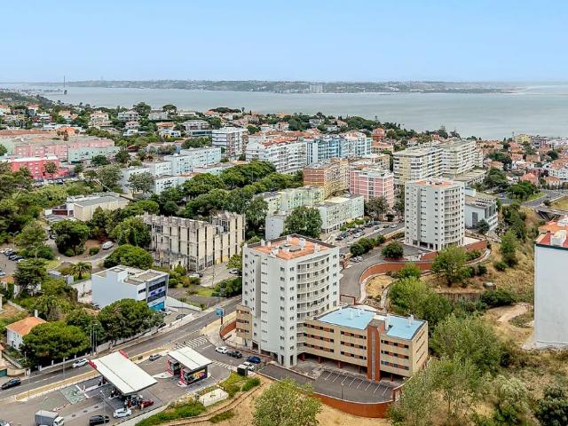 Apartment T4 in Oeiras e São Julião da Barra, Paço de Arcos e Caxias, Oeiras