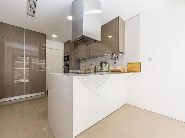 Apartment T4 in Loures, Loures