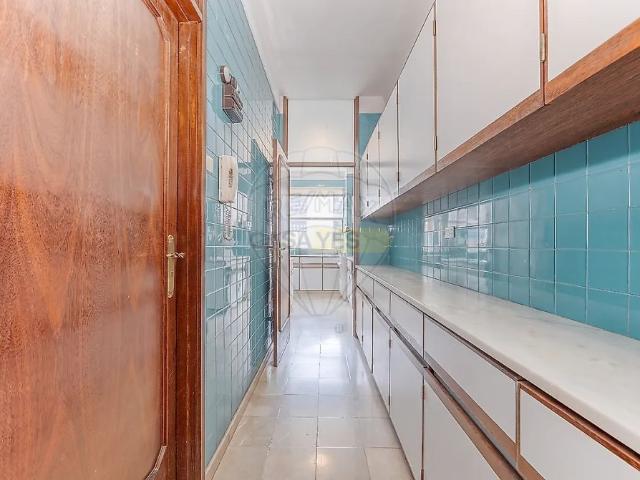 Apartment T4 in Lordelo do Ouro e Massarelos, Porto