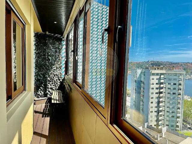 Apartment T4 in Lordelo do Ouro e Massarelos, Porto