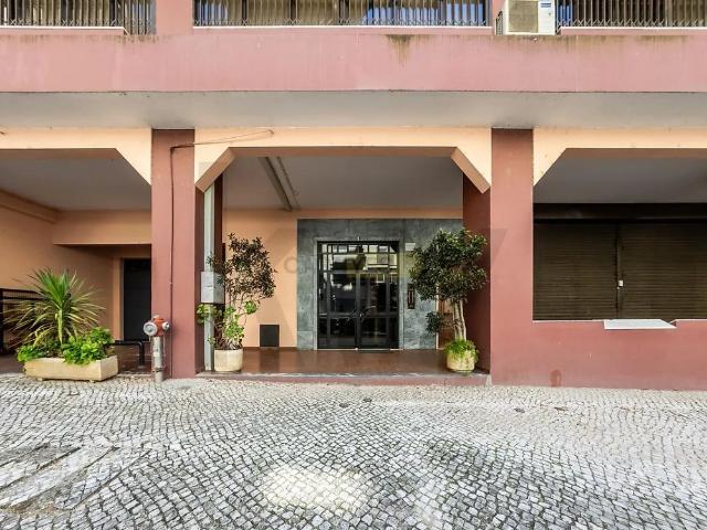 Apartment T4 in Lumiar, Lisboa