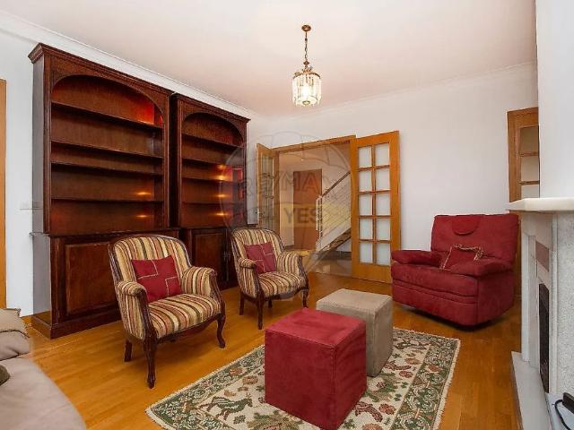 Apartment T4 in Lumiar, Lisboa