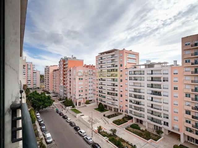 Apartment T4 in Lumiar, Lisboa