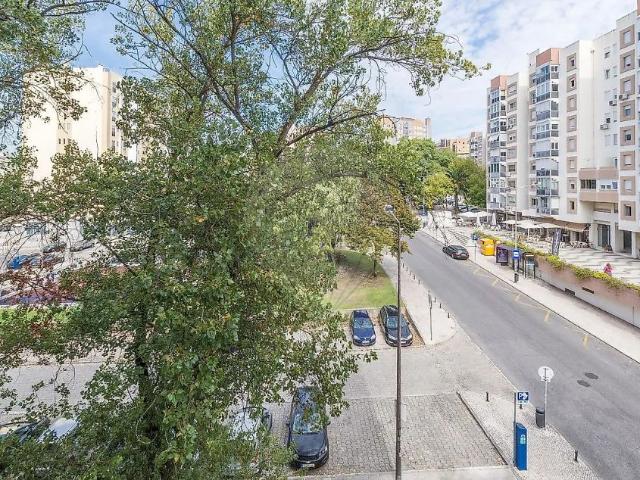 Apartment T4 in Lumiar, Lisboa