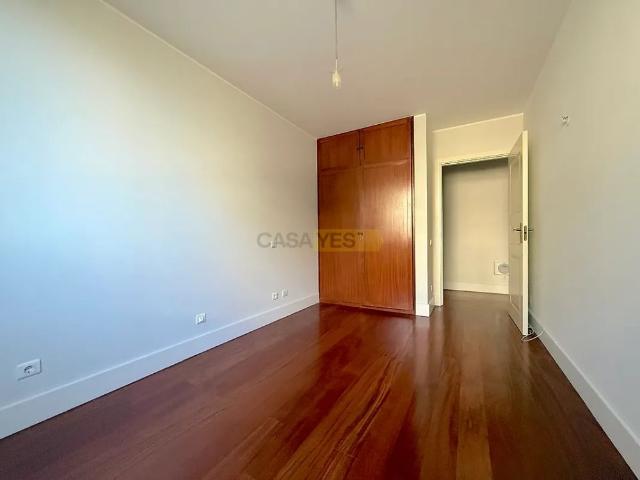Apartment T4 in Matosinhos e Leça da Palmeira, Matosinhos