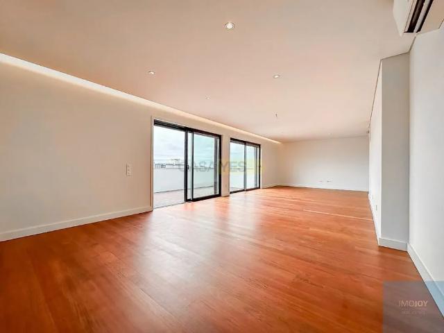 Apartment T4 in Matosinhos e Leça da Palmeira, Matosinhos