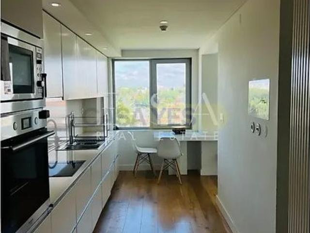 Apartment T4 in Mafamude e Vilar do Paraíso, Vila Nova de Gaia