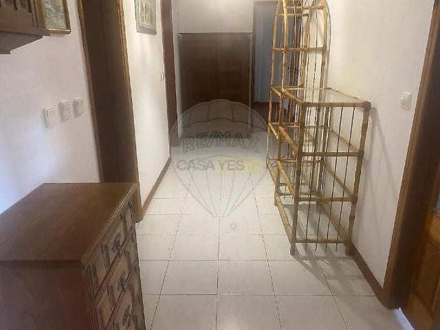 Apartment T4 in Massamá e Monte Abraão, Sintra