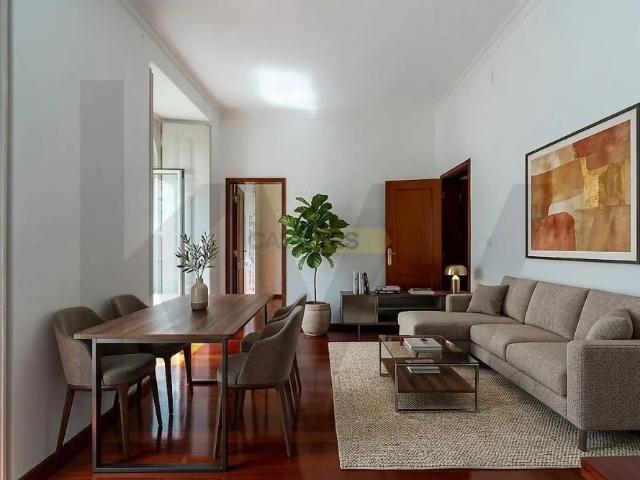 Apartment T4 in Misericórdia, Lisboa