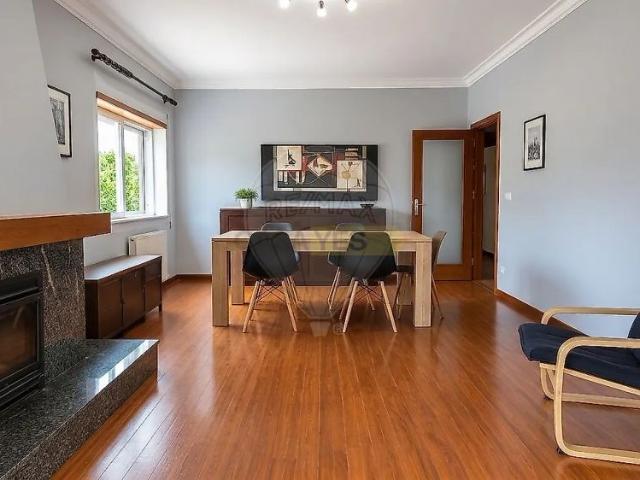 Apartment T4 in Nogueira, Fraião e Lamaçães, Braga