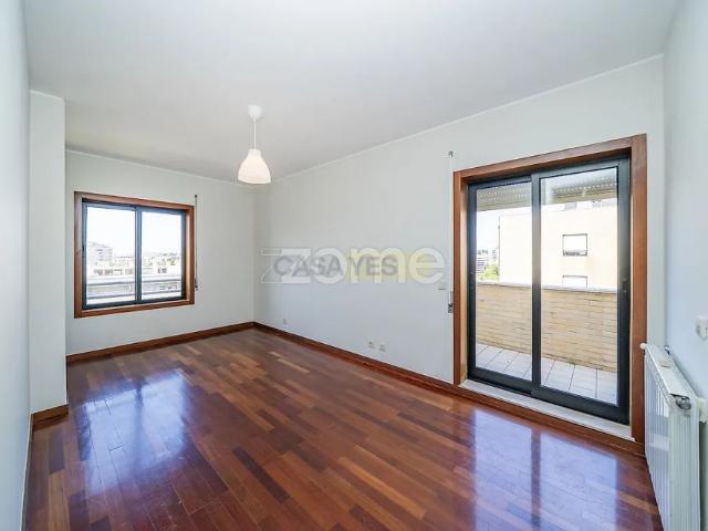 Apartment T4 in Nogueira, Fraião e Lamaçães, Braga