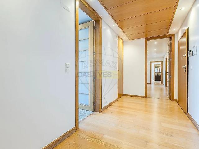 Apartment T4 in São Domingos de Benfica, Lisboa