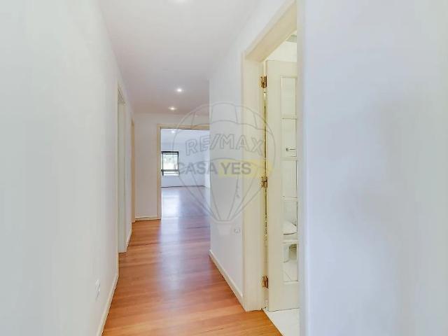 Apartment T4 in São Domingos de Benfica, Lisboa