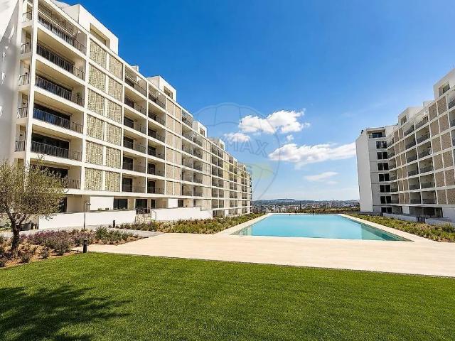 Apartment T4 in Santo António dos Cavaleiros e Frielas, Loures
