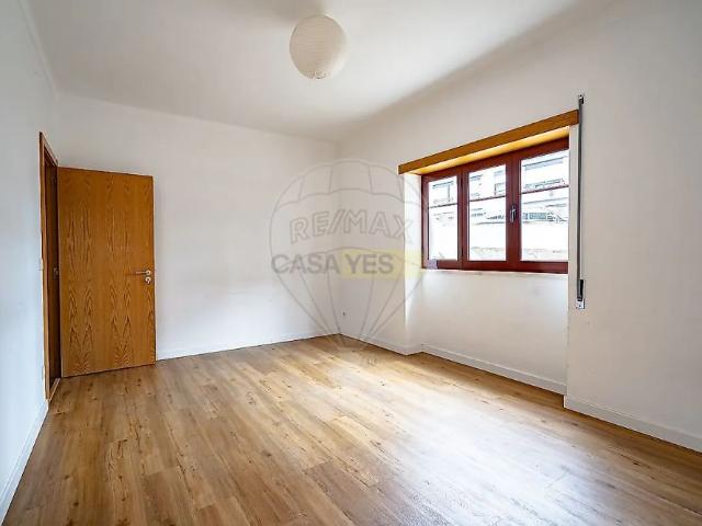 Apartment T4 in Santo António dos Olivais, Coimbra