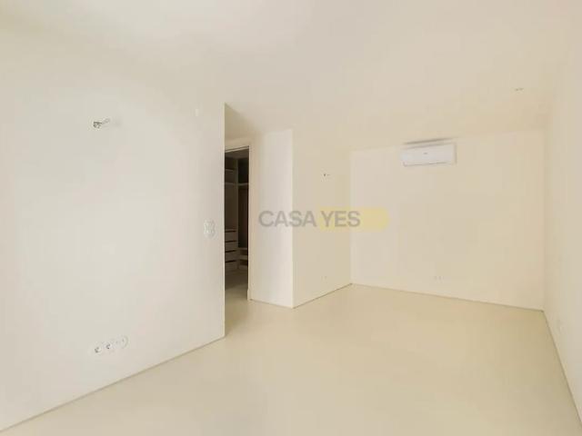 Apartment T4 in Santo António, Lisboa