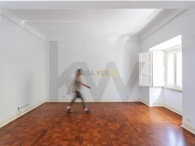 Apartment T4 in Santo António, Lisboa