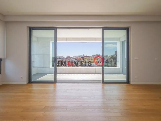 Apartment T4 in Santo António, Lisboa