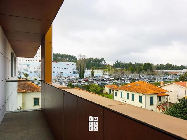 Apartment T4 in Santa Maria da Feira, Travanca, Sanfins e Espargo, Santa Maria da Feira