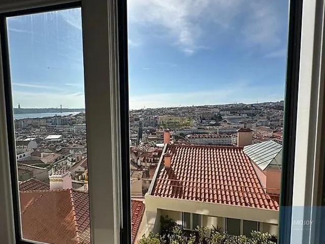 Apartment T4 in Santa Maria Maior, Lisboa