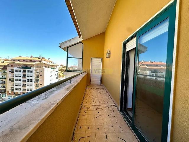 Apartment T4 in Queluz e Belas, Sintra