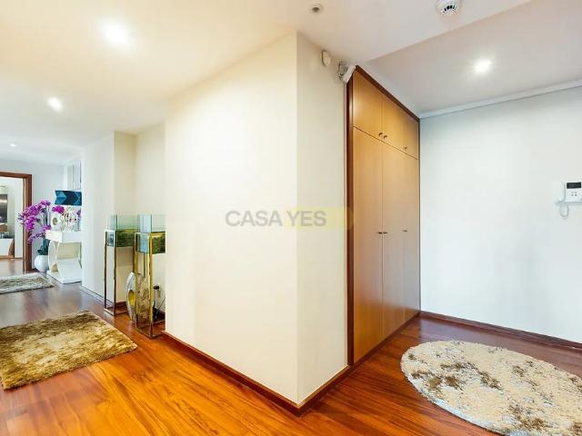 Apartment T4 in Ramalde, Porto