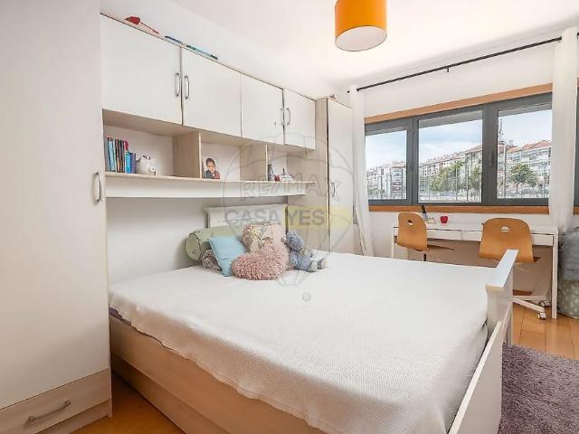 Apartment T4 in Venteira, Amadora