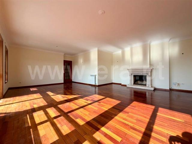 Apartment T5 / Coimbra, Celas