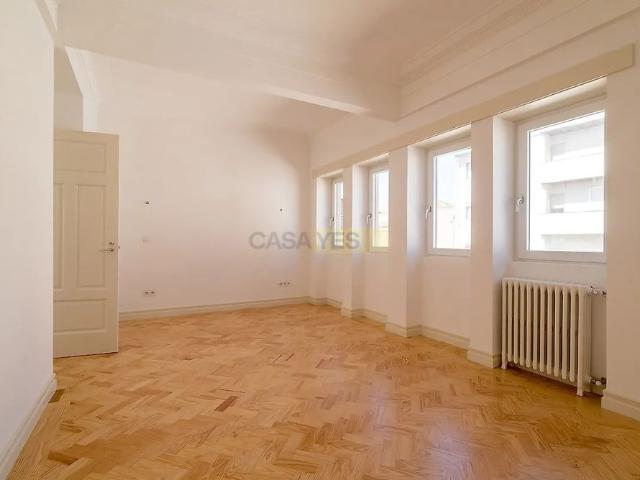 Apartment T5 in Cedofeita, Santo Ildefonso, Sé, Miragaia, São Nicolau e Vitória, Porto