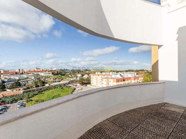 Apartment T5 in Alvalade, Lisboa
