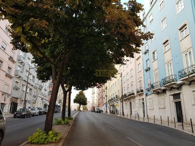 Apartment T5 in Areeiro, Lisboa