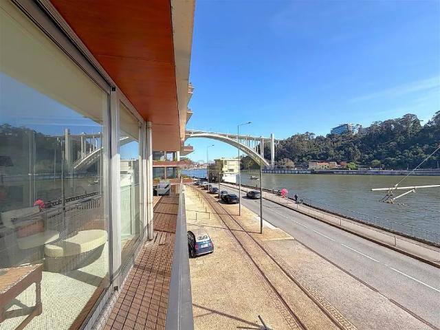 Apartment T5 in Lordelo do Ouro e Massarelos, Porto