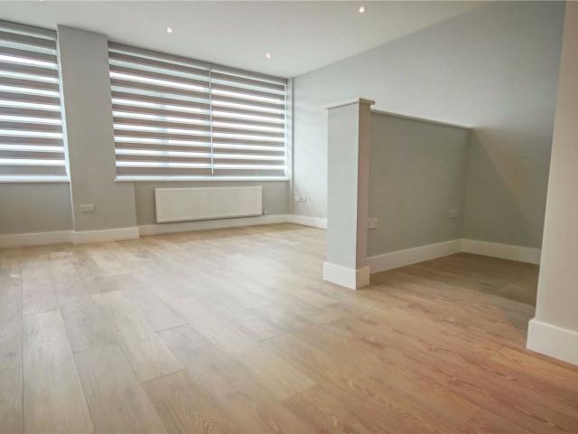 Apartment to let London Road, Bracknell, RG12