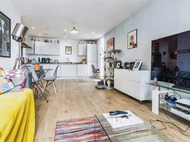 Apartment to Rent: North Central, Dyche Street M4